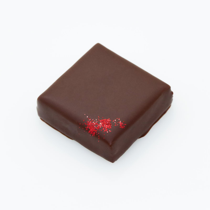 POMEGRANATE
Red fruit in dark ganache with notes of honey and tartness.
Gluten-free.